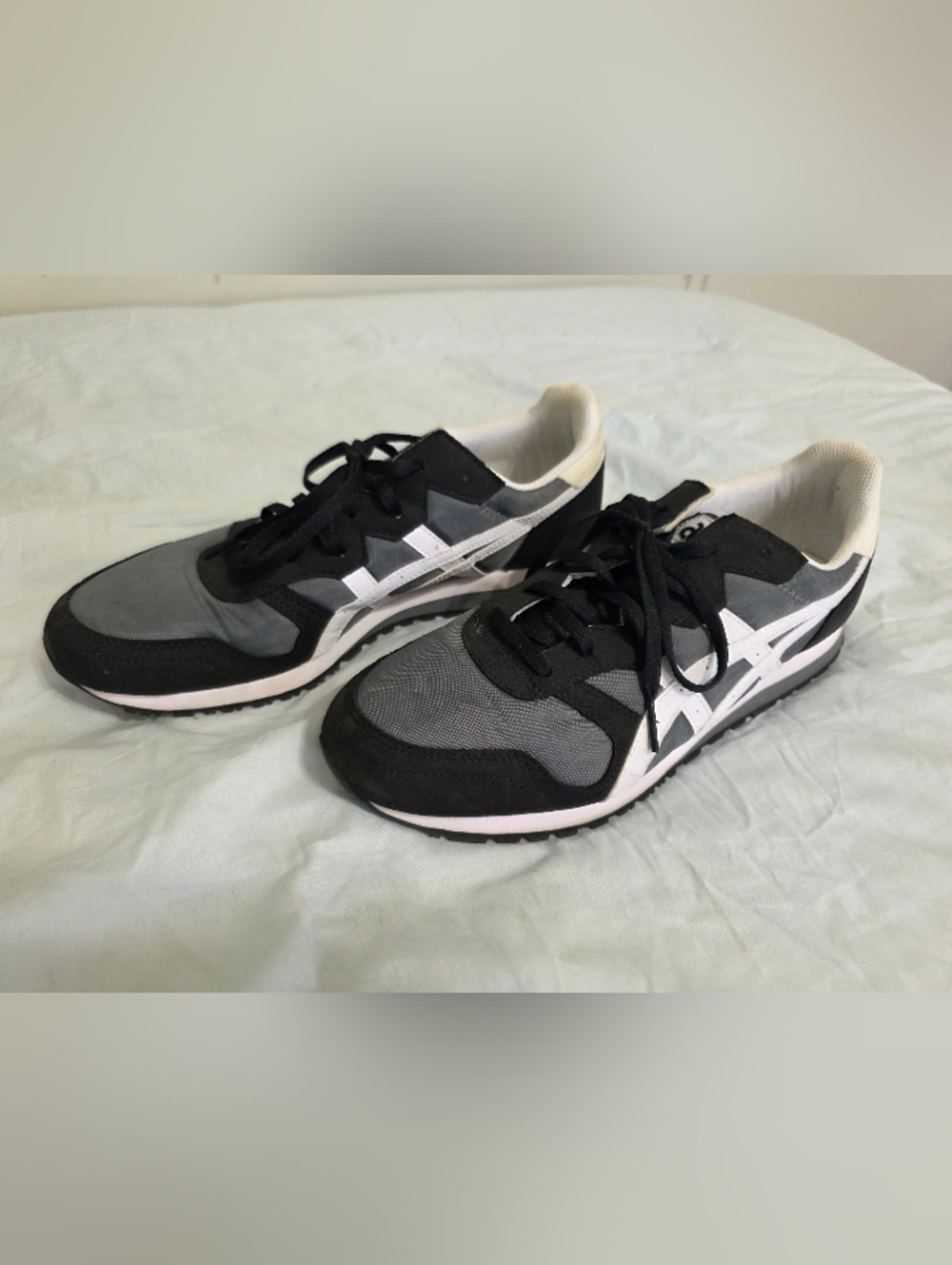 Onitsuka Tiger by Asics Men's Retro Runner Sneakers - Black, Gray & White